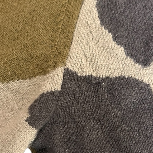 {Burberry 100% Cashmere Camouflage V-Neck Sweater Small Luxury Green Black} - Picture 7 of 16